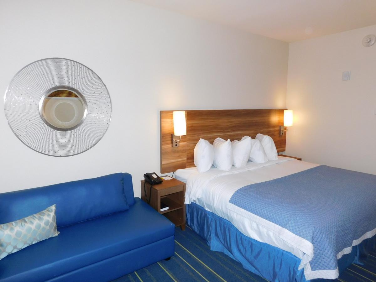 Days & By Wyndham Ne Hotel