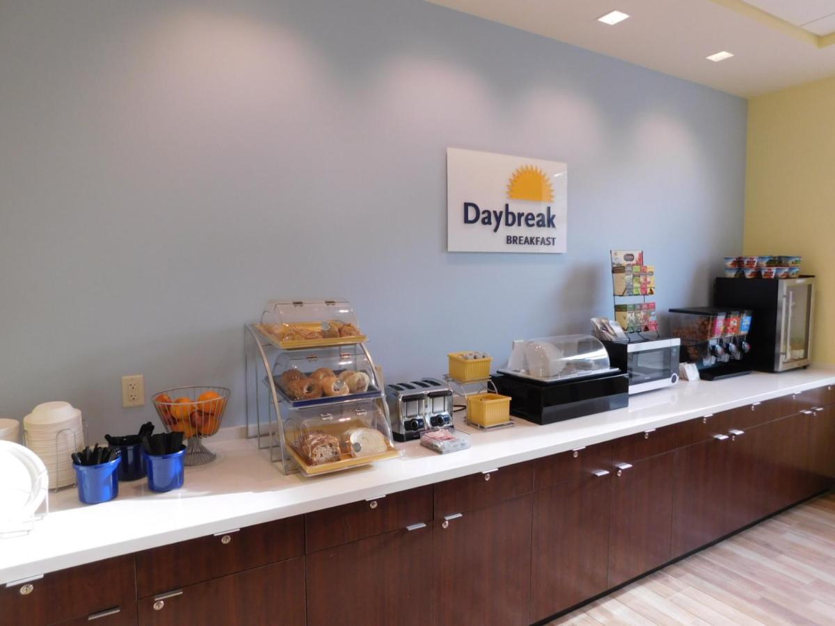 Days & By Wyndham Ne 2*